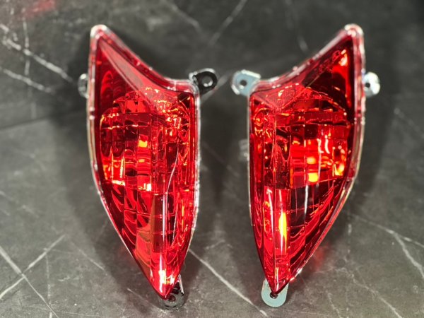 画像3: ✨ 2型シグナスX用フロントウインカーレンズ|スモーク&レッドでスタイルアップ! 🚀 (3)