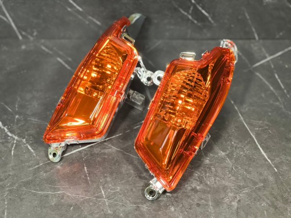 画像2: ✨ 4型シグナスX用フロントウインカーレンズ|オレンジ・レッド・スモークで魅せるカスタム! 🚀 (2)