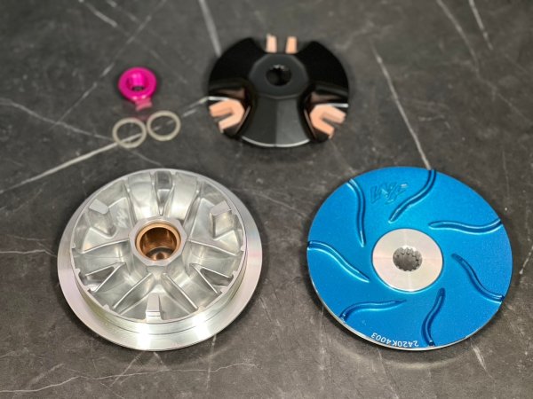 画像2: ✨ WF ハイスピードプーリー（ピンク/ブルー） [シグナスX・BW'S125対応]｜最高速セッティングに最適！ 🚀 (2)