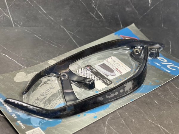 画像2: 🚀 EPIC グラブバー(ホワイト/ブラック)|4型シグナスX専用!TMAX風デザインでリアビューを格上げ! (2)