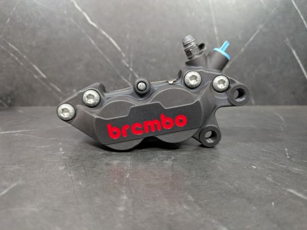 画像2: ✨ brembo キャストキャリパー P4 (40mmピッチ)|究極の制動力をその手に! (2)