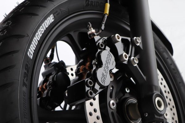 画像3: GALE SPEED ビレット フロント4P アキシャルキャリパー|高性能&軽量設計でストリート最適化! 🏍️✨ (3)