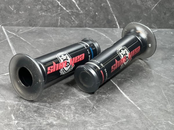 画像3: 🏍 新雅部品 クリアグリップ 非貫通タイプ 120mm | カスタムの仕上げに最適!スタイリッシュな透明グリップ! ✨🔥 (3)