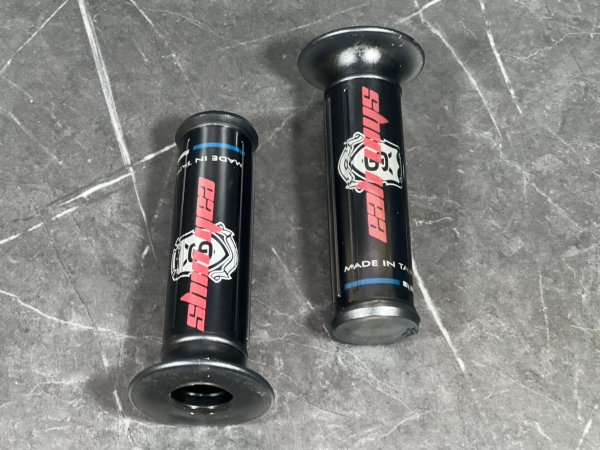 画像4: 🏍 新雅部品 クリアグリップ 非貫通タイプ 120mm | カスタムの仕上げに最適!スタイリッシュな透明グリップ! ✨🔥 (4)