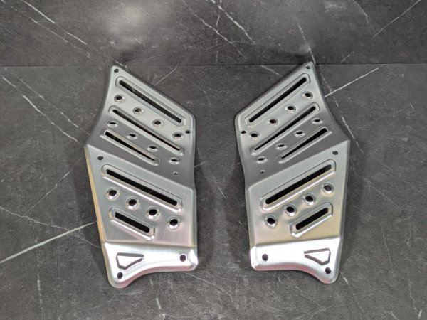 画像3: : 🏍️ KOSO レーザーカットアルミステップボードフルキット｜シグナスX 3型専用！足元のドレスアップに最適！ 🌟 (3)