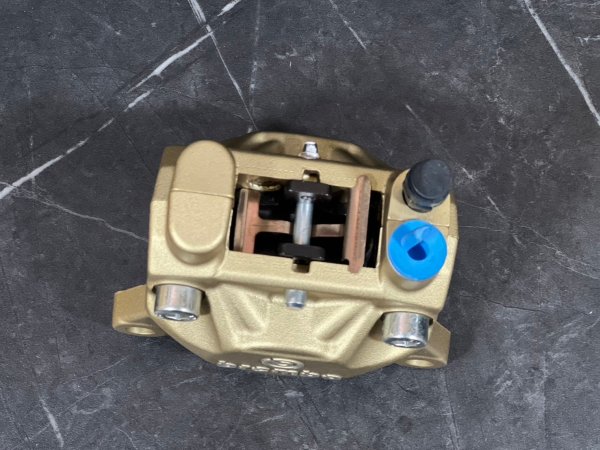 画像3: 🏍【Brembo ブレンボ P2 32 ゴールドキャリパー】シグナスX・!制動力&コントロール性UP🔥 (3)