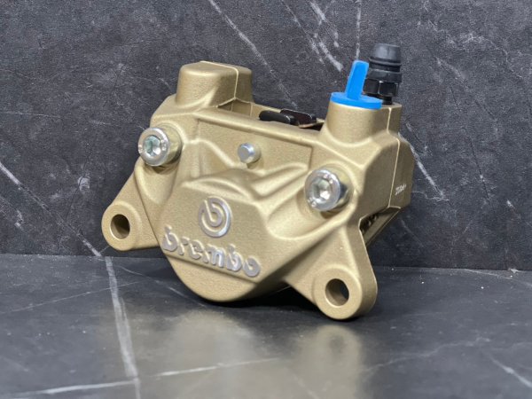 画像1: 🏍【Brembo ブレンボ P2 32 ゴールドキャリパー】シグナスX・！制動力＆コントロール性UP🔥 (1)