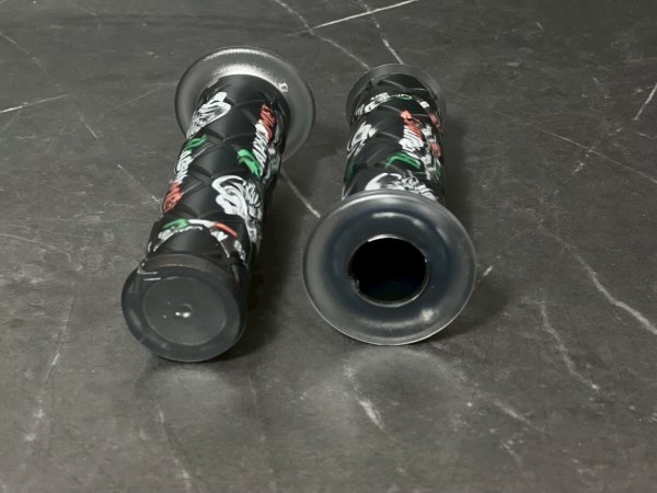 画像13: 🐐Baphomet バフォメット イタリア三色グリップ|ブラック/ホワイト(波打ちタイプ/ダイヤカットタイプ) (13)