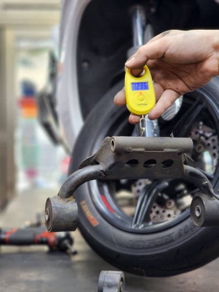 画像6: 🛠️【Super Factory】１ピース　CNCエンジンハンガー　スーパーファクトリー［シグナスX 1型〜5型対応］ロンスイ (6)