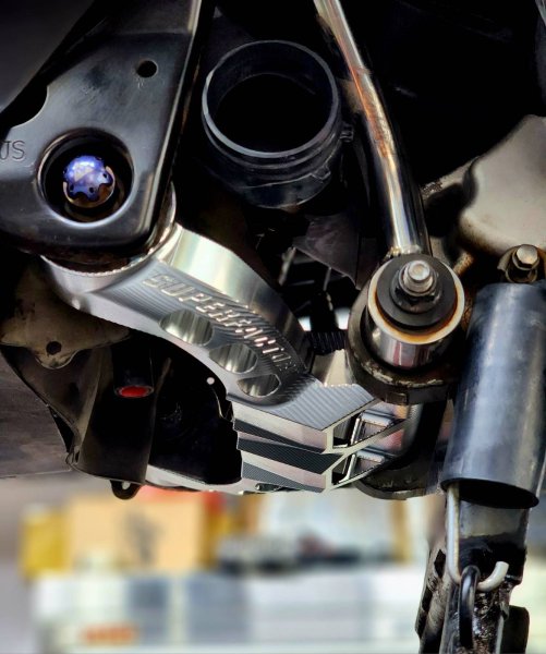 画像3: 🛠️【Super Factory】１ピース　CNCエンジンハンガー　スーパーファクトリー［シグナスX 1型〜5型対応］ロンスイ (3)