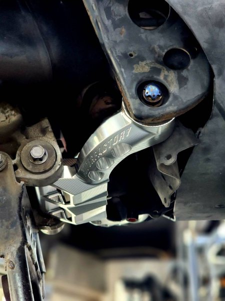 画像4: 🛠️【Super Factory】１ピース　CNCエンジンハンガー　スーパーファクトリー［シグナスX 1型〜5型対応］ロンスイ (4)