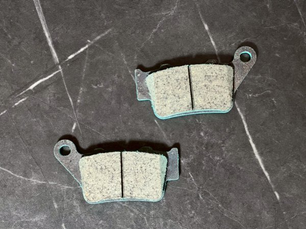 画像10: 👑【KING brake】キングブレーキ  HH版 フロント/リアブレーキパッド 　静かで効く　シグナスｘ３型 ４型 5型 ブレンボ　対応🔥 (10)