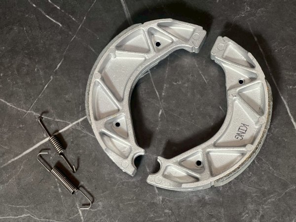 画像2: 👑【KING brake】キングブレーキドラムブレーキシュー　リアブレーキシュー シグナスX対応モデル｜高精度＆静音性◎｜シグナスX対応モデル (2)