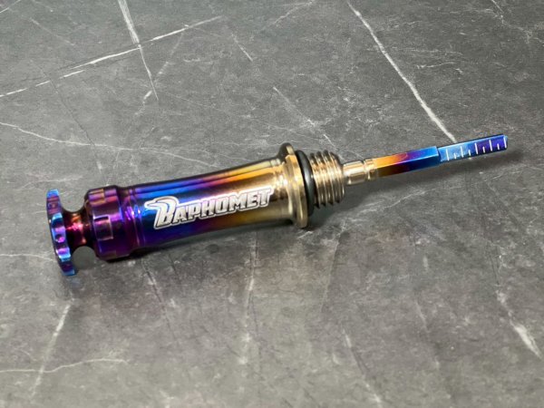 画像2: 🐐巴風特 BAPHOMET チタン オイルゲージ/キャップ  バフォメット【シグナスX・グリファス対応】 (2)