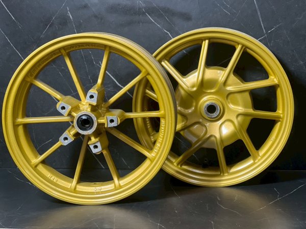 画像1: シグナスX 1.2.3型用 ホイール 前後 セット🏍️ゴールド (1)