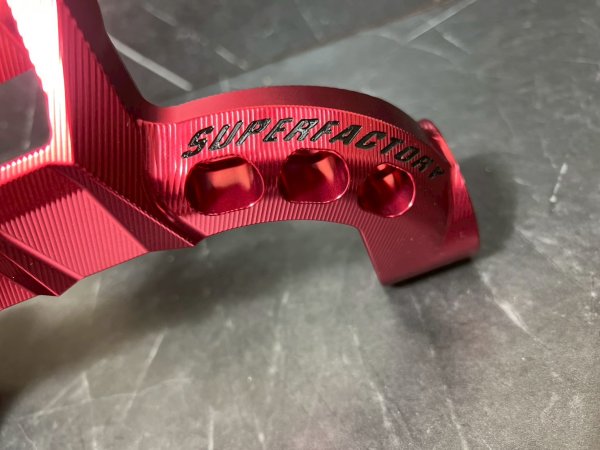 画像13: 🛠️【Super Factory】１ピース　CNCエンジンハンガー　スーパーファクトリー［シグナスX 1型〜5型対応］ロンスイ (13)