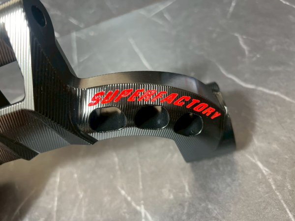 画像18: 🛠️【Super Factory】１ピース　CNCエンジンハンガー　スーパーファクトリー［シグナスX 1型〜5型対応］ロンスイ (18)