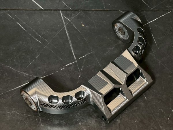 画像19: 🛠️【Super Factory】１ピース　CNCエンジンハンガー　スーパーファクトリー［シグナスX 1型〜5型対応］ロンスイ (19)