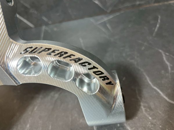 画像28: 🛠️【Super Factory】１ピース　CNCエンジンハンガー　スーパーファクトリー［シグナスX 1型〜5型対応］ロンスイ (28)