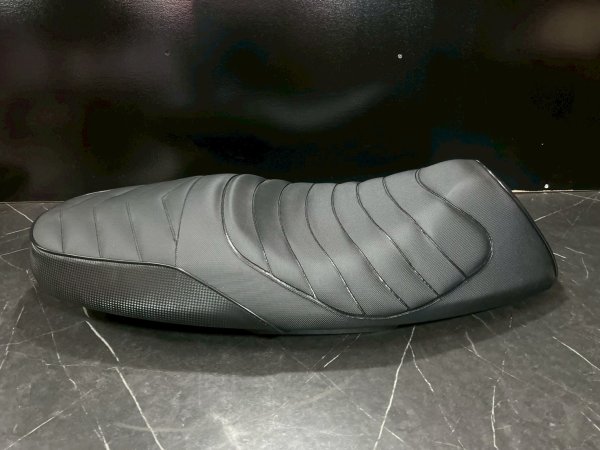 画像3: 【中古品】💫DCR ローダウンタックロールシート ブラックカーボン😈｜シグナスｘ 4・5型用 (3)