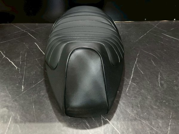 画像4: 【中古品】💫DCR ローダウンタックロールシート ブラックカーボン😈｜シグナスｘ 4・5型用 (4)