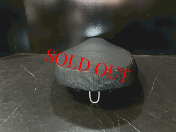 画像5: 【中古品】💫DCR ローダウンフラットシート レッドステッチ😈｜シグナスｘ 4・5型用《Daytona デイトナ 》メットインポケット付き (5)