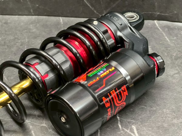 画像4: 🔥【アウトレット特価】RCB 30周年記念 305mm 減衰調整リアショック FLOW-PRO｜シグナスグリファス・X FORCE・AEROX155 対応 (4)