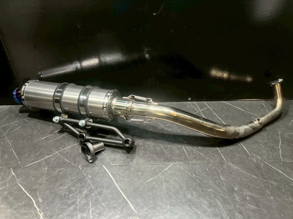 画像1: 🏁【中古品】Valiente バリエンテ マフラー　グリファス・NMAX・X FORCE対応 (1)