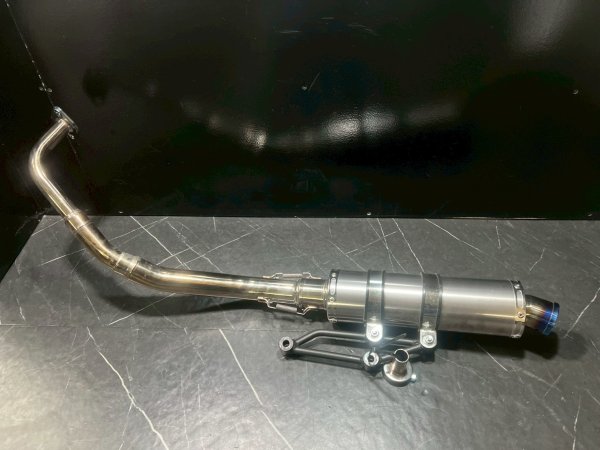 画像2: 🏁【中古品】Valiente バリエンテ マフラー　グリファス・NMAX・X FORCE対応 (2)