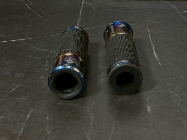 画像6: 🐐BAPHOMET チタン×ラバーグリップ｜貫通タイプ バイク用カスタムグリップ バフォメット (6)