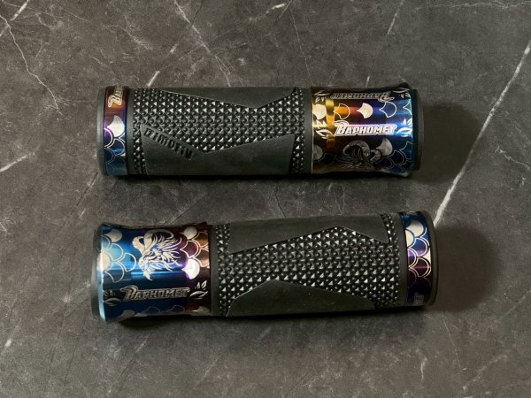 画像4: 🐐BAPHOMET チタン×ラバーグリップ｜貫通タイプ バイク用カスタムグリップ バフォメット (4)