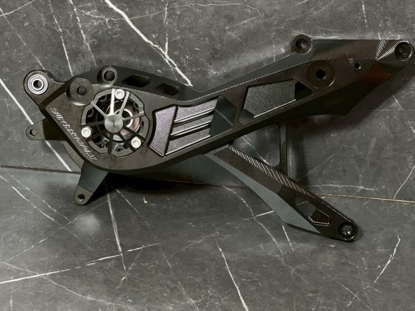 画像2: 🔥 SUPER FACTORY CNCスイングアーム｜シグナスX 4型・5型対応 (2)