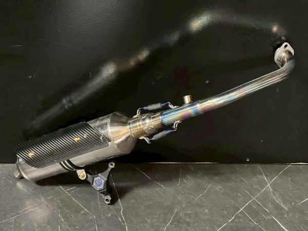画像1: 【中古】Bumblebee バンブルビー SS1チタン カーボンカバー　シグナスX・BW'S125/[125cc〜158cc用] (1)