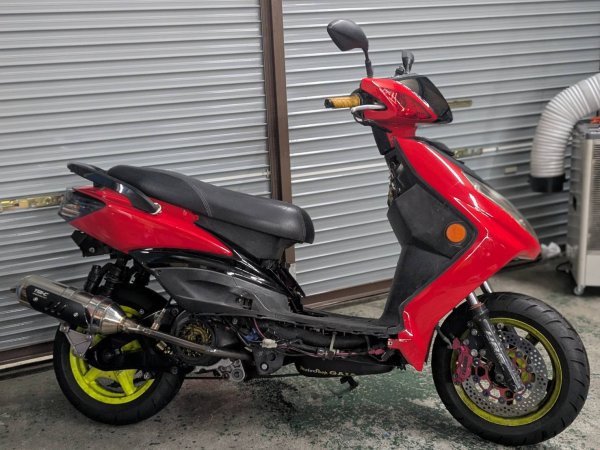 画像2: 【シグナス研究所企画】シグナスX 2型 台湾5期｜158cc・実測17.6馬力エンジン｜カスタム車両【現状販売】 (2)